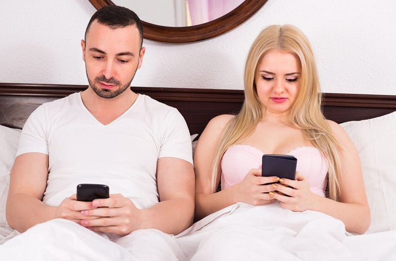 Couples struggling with phone distractions in bed