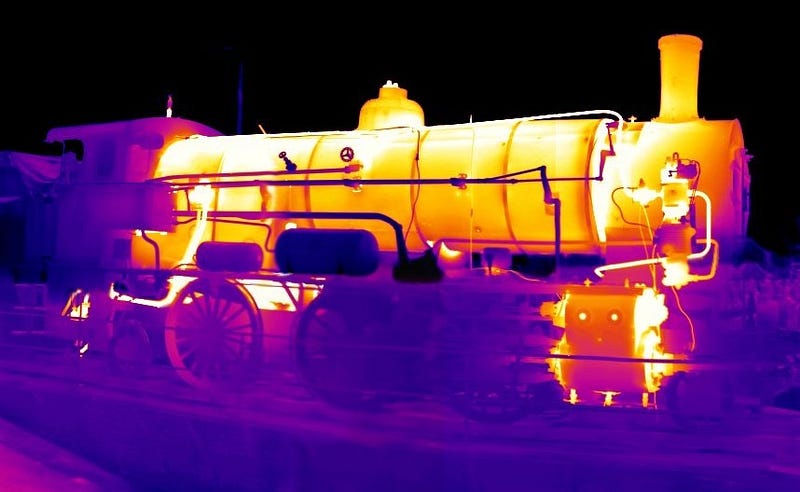 A thermal image of a steam engine showing how it releases heat to the environment — image from WikiCC